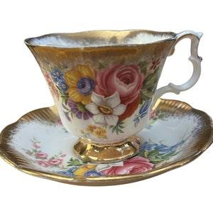 Vintage Royal Albert teacup and saucer in pattern 4462 ???Cabbage Rose Bouquet??? *Please read description