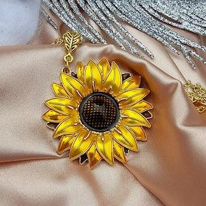 Dainty Sunflower Necklace, Floral Jewelry, Nature Inspired Jewellery, Summer Theme Accessories, For the Sunflower Lovers, Unique Trendy Gift
