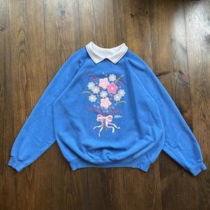 Vintage 1990s Floral Flowers Bouquet Ribbon Morning Sun Colllared Crewneck Sweatshirt