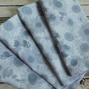 Grey and White Sunflower Cloth Napkins - 14" Monochromatic Floral Fabric Dinner Serviettes - Set of 4