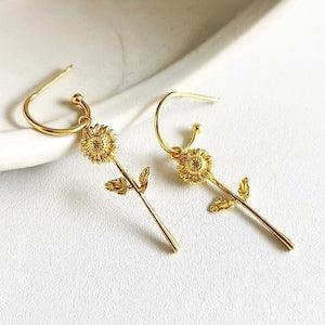 Cute Sunflower Charm Earrings, Gold-Plated Silver Sunflower Earrings, Nature-Inspired Jewelry, Chic Sunflower Fashion