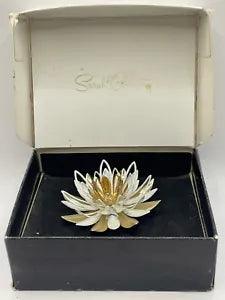Vintage Signed Sarah Coventry Water Lily Brooch #6587 With Original Box