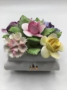 vtg ROYAL DOULTON bone china roses carnations flower figurine small perfect