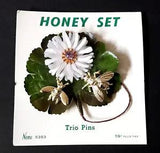 Vtg Plastic Water Lily Pad Flower Honey Bee Brooch Pin Set Original NEMO Card