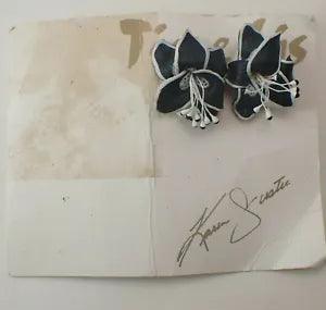 Vtg Black White Tigre Lis Artisan Karen Justice Lily Flower Clip Earrings Carded