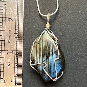 Rainbow Labradorite Leaf Talisman, crystal leaf jewelry, green witch leaf labradorite amulet, nature inspired jewelry, gift for plant lover