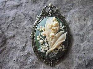 2 IN 1 - LILY OF THE VALLEY CAMEO BRONZE BROOCH / PIN / PENDANT - FLOWER - CREAM