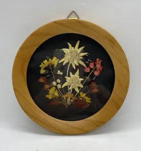 Vintage 5.5??? Diameter Round Framed Dried Flower Arrangement Wall Decor