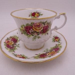 1960s Vintage Elizabethan English Bone China Rose Bouquet Teacup and Saucer Outstanding English Tea Cup