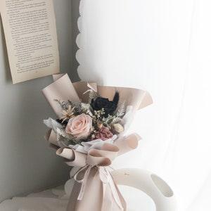 Petite Preserved Flower Bouquet (Vanilla Orchid)