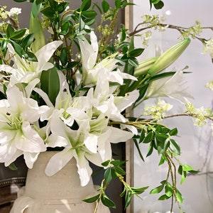 White Lily Bouquet, Large faux flowers, artificial lilies, faux Plants, green Leaves, wedding DIY, modern floral arrangement, home decor