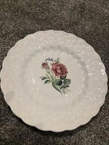 Copeland SPODE England Ranunculus Rose No 11 White Embossed 9??? Dinner Plate Vtg
