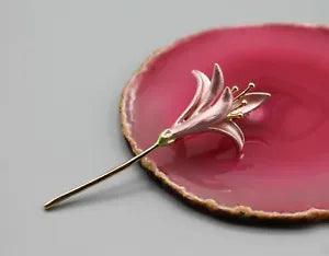 Lily flower pin brooch jewelry fashion light pink yellow gold tone elegant