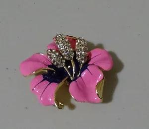 Large Purple Lily Enamel Flower Floral Fashion Brooch Pin Brand New FREE P&P