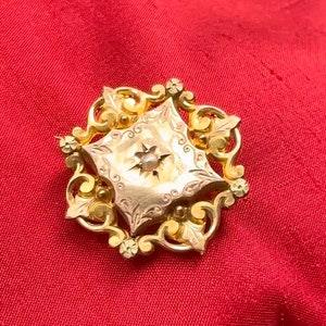 Vintage Victorian Seed Pearl Brooch Pin in Gold with Fleur de Lis Engraved detail Flower three tone 18k gold