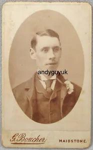 CDV HANDSOME MAN CARNATION FLOWER POSY BOUCHER MAIDSTONE ANTIQUE PHOTO