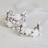 White Wrist Corsage, Bride Flower Hand Bracelet, Bridesmaid Wrist Corsage, Bridesmaid Gift, Corsage Bracelet, Bohemian Bracelet, Flower Girl