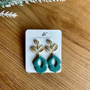 Green Polymer Clay Earrings, Green Dangle Earrings, Bohemian Clay Earrings, Plant Lover Earrings, Green Floral Earrings, Plant Clay Earrings