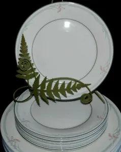 ROYAL DOULTON CARNATION MICRO ENGLAND 5084 LOT 3 DINNER   PLATES