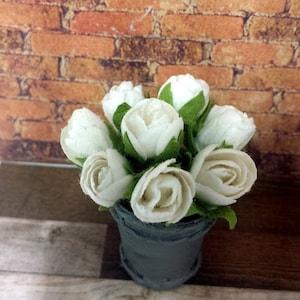 Basket of white roses, 1:12 scale roses miniatures dolls house accessory vase floral bouquet pretty flowers decoraition