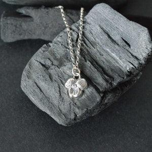 Necklace with flower pendant in solid silver - Eco-responsible handmade 925 silver jewelry - Original creation