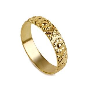Sunflower gold ring, sun flower gold wedding ring , floral hand engraved gold ring , flower 14k gold band for women , sunflower cross band
