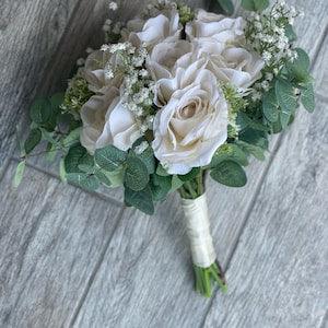 Ivory roses bouquet