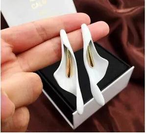 STYLISH ART DECO VINTAGE LOOK CALLA LILY STUD EARRINGS