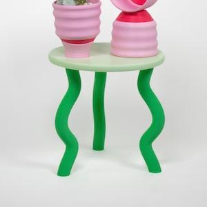 Small Green Plant Stand - Maximalist Wavy 8" - Aesthetic Apartment Home D¡§?cor