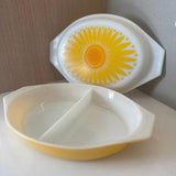 Beautiful PYREX sunflower casserole dish 1.5 Quarts 1 1/2 Quarts | Yellow and bright for Spring!