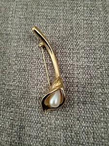 New ListingVintage Mid-Century  Calla Lily Flower Gold Tone Faux Pearl Brooch Pin