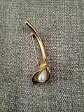 New ListingVintage Mid-Century  Calla Lily Flower Gold Tone Faux Pearl Brooch Pin