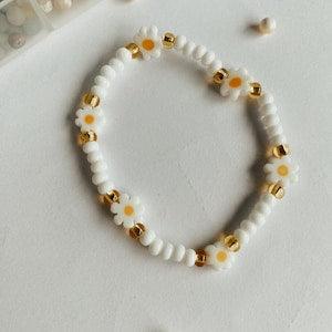 Dainty Daisy bracelet