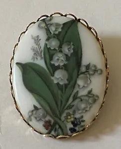 Small Cute Vintage Unmarked Gold Tone Pin Lily of the Valley Flowers Oval