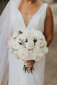Top 10 Best Wedding Dress and Bridal Bouquet Pairings Flower Delivery