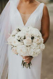 Top 10 Best Wedding Dress and Bridal Bouquet Pairings Flower Delivery