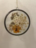 VINTAGE PRESSED DRIED FLOWERS ART IN ROUND GLASS METAL FRAME 4.2??? SUNCATCHER