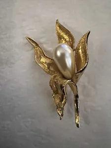 Vintage Lily Flower Brooch Goldtone W/simulated Pearl 2.5??? Statement Piece