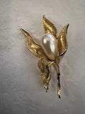 Vintage Lily Flower Brooch Goldtone W/simulated Pearl 2.5??? Statement Piece