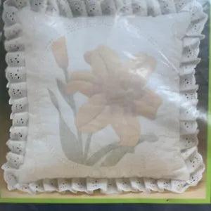 Tiger Lily Wisper Vintage Candlequilting Pillow Kit NIP 14x14