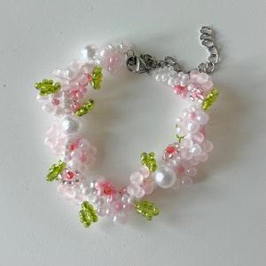 dainty flower garden beaded bracelet | pastel pink red white daisies