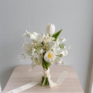 White Calla Lily Silk Flower Bouquet, Wedding Bouquet, Silk Flower Bouquet