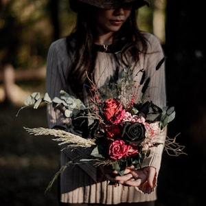 Moody burgundy Halloween Bouquet / Fall Halloween / Winter Gothic Wedding / Black Roses
