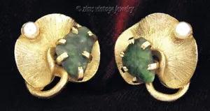 Vintage LISNER green Jade nugget stone Gold tone LILY PAD pearl EARRINGS clip