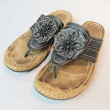 CLIFFS White Mountain Sandals Womens 8 Black Carnation Flower Comfort Slides