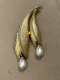 EMMONS Signed Brooch"Pearl Drop Lily" Gold Tone Vintage Faux Pearl Dangle Flower