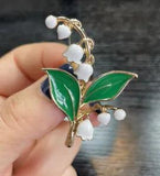 Vintage Inspired Retro White Lily Of  The Valley Flower Bouquet Gold Pin Brooch