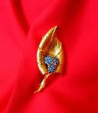 Vintage Classic  1970/80s BROOCH Gold Tone BLUE DIAMANTE FLOWER LILY Stunning