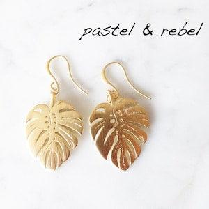 Earrings Monstera leaf leaves matte gold plated urban jungle jewels gardening friend gift green plant lover green thumb girlfriend present