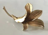 CORO PEGASUS Vintage Gold Tone Flower Lily 3D Brooch Large Circa 1960??s